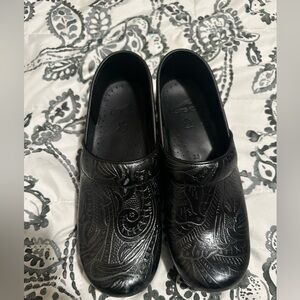 Women’s Dansko shoes